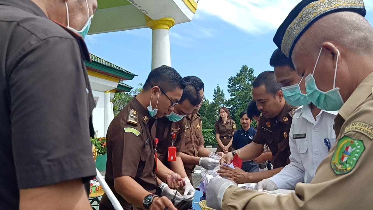 Kejari Bengkayang Musnahkan Barang Bukti Perkara Hukum