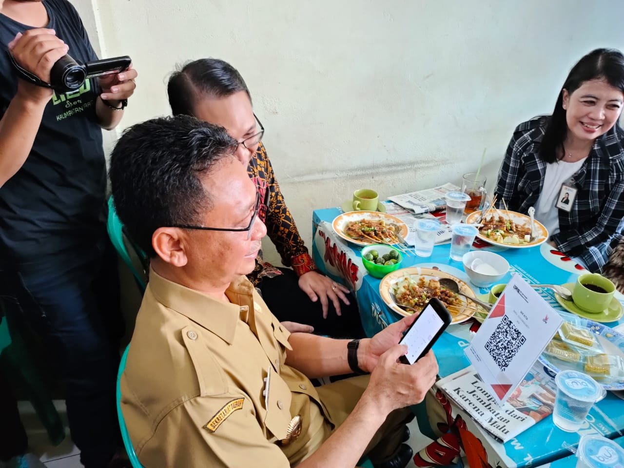 Wali Kota Pontianak Tinjau Penggunaan QRIS Sebagai Alat Pembayaran Non Tunai