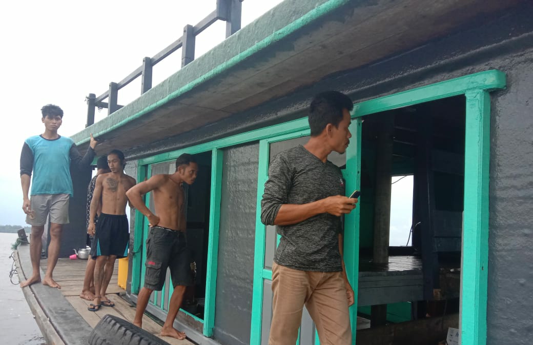 Seludupkan BBM Subsidi, Ditpolairud Polda Kalbar Tangkap 7 ABK dan Pemilik Kapal