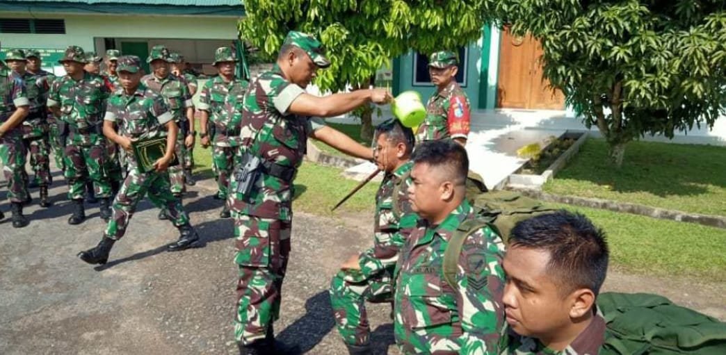 Tradisi Penerimaan Anggota Baru Satuan Kodim 1204/Sanggau     