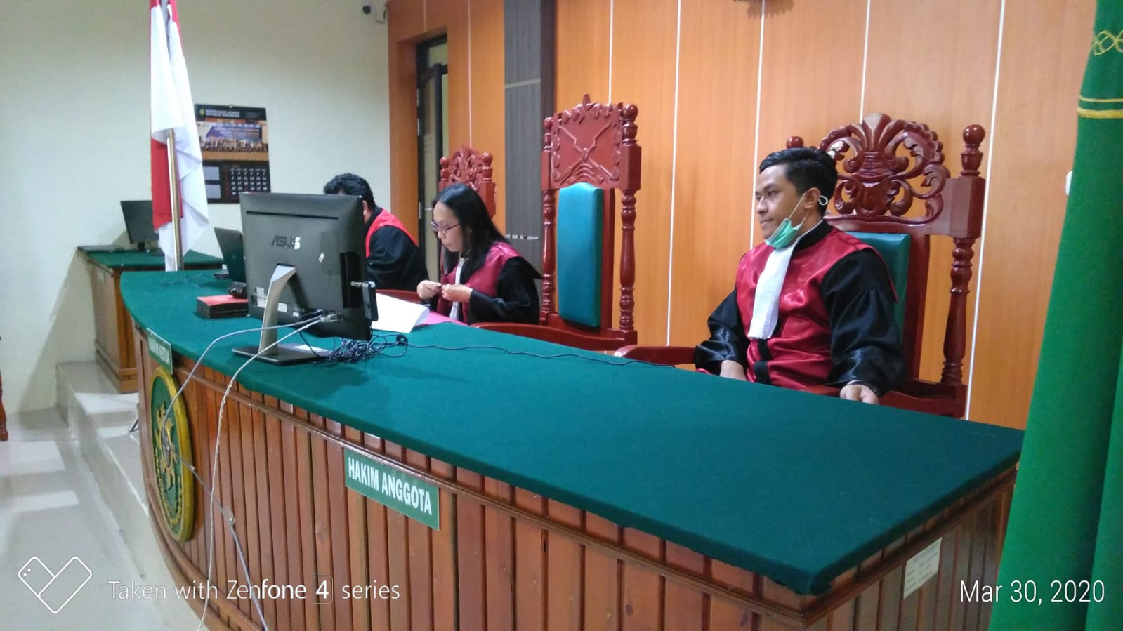 Pemadaman Listrik PLN Menghambat Rutinitas Perkantoran di Ketapang