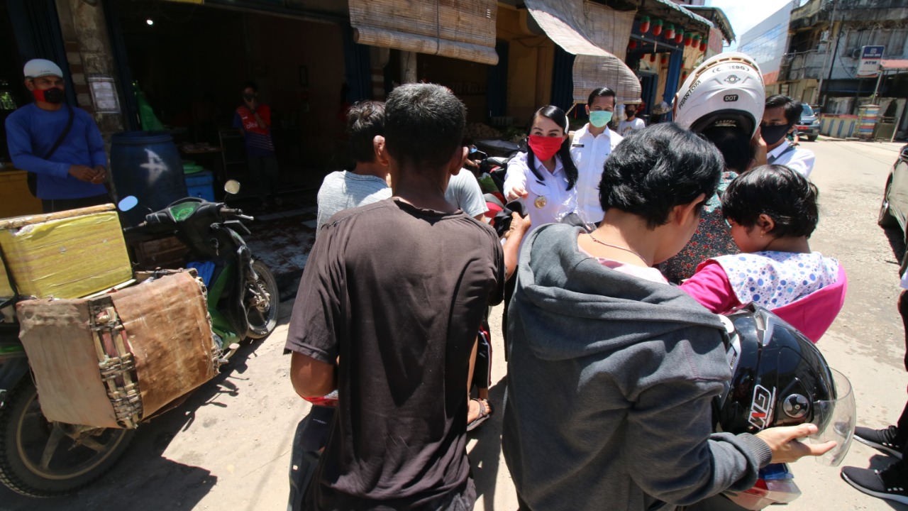 Cegah Penyebaran COVID-19, Karolin Sidak Pasar Rakyat