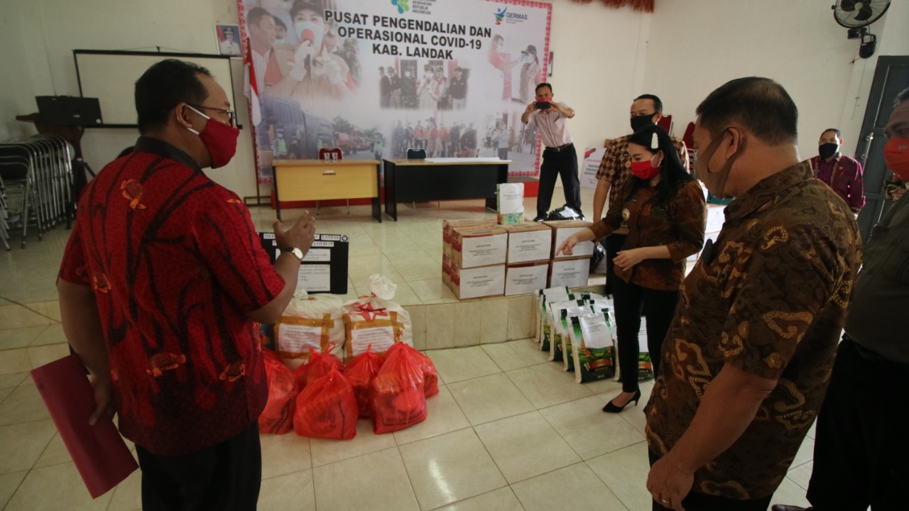 Bantuan Terus Mengalir Dukung Pemkab Landak Melawan COVID-19