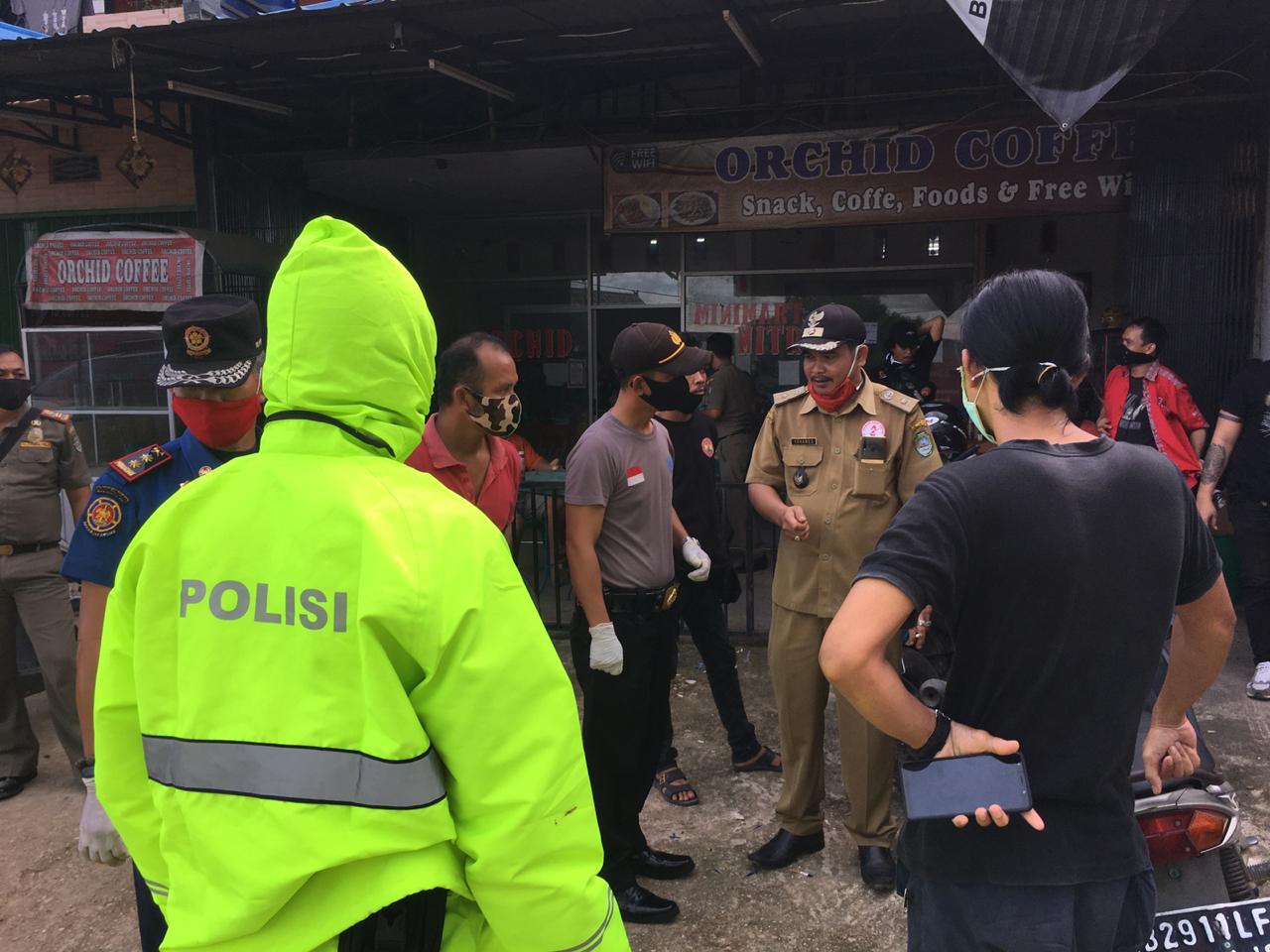 Petugas Jemput Seorang PDP Reaktif COVID-19 di Landak