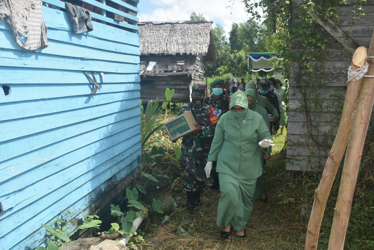 Warga Apresiasi Baksos Peduli Kasih Persit Kartika Candra Kirana di Ketapang