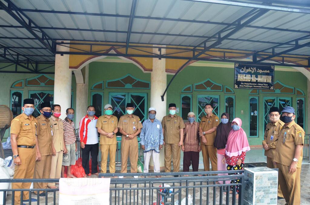 Pemkab Ketapang Salurkan 3 Ton Beras di Tumbang Titi