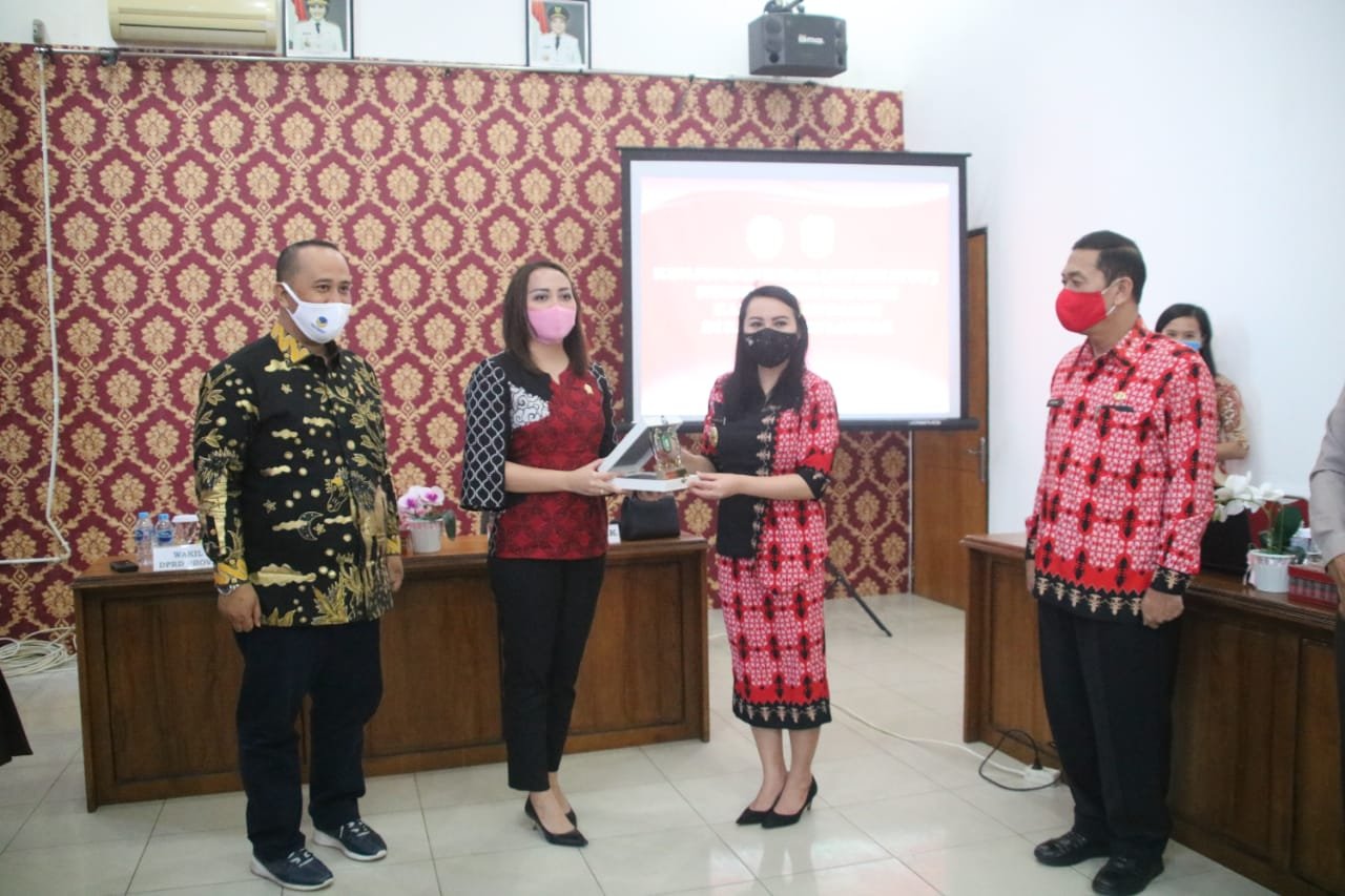 Karolin Minta Dukungan DPRD Kalbar Selesaikan Batas Wilayah