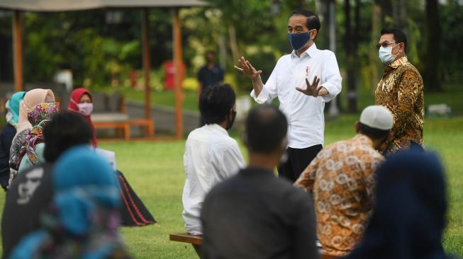 Serahkan Bantuan Modal Kerja Rp 2,4 Juta, Jokowi: Jangan Buat Beli Pulsa
