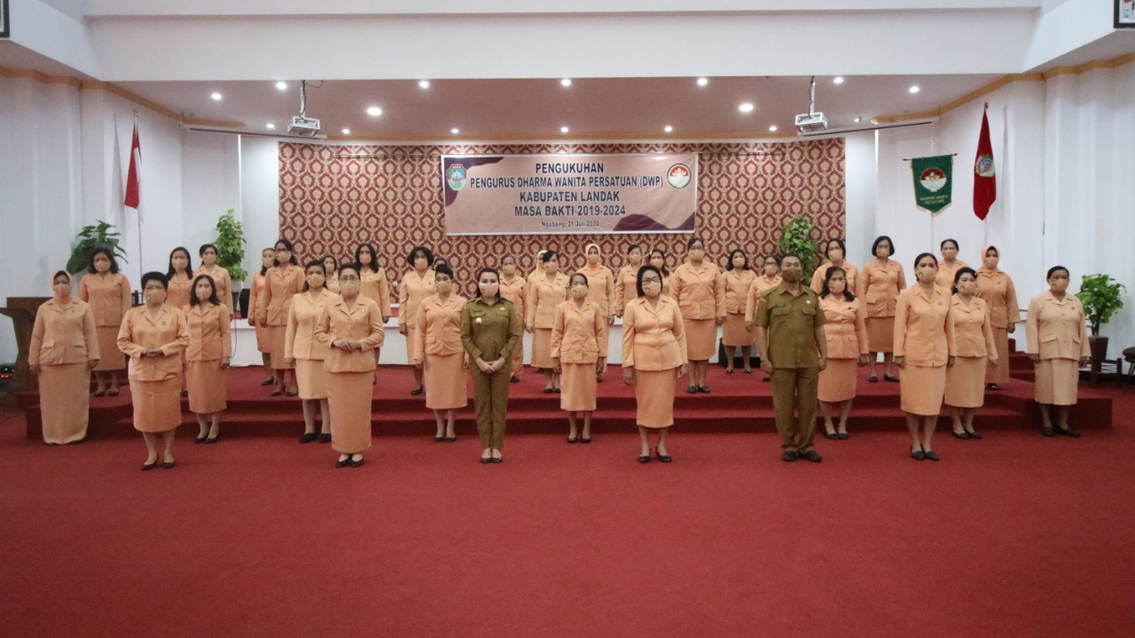 Pengukuhan DWP Landak, Bupati Ingatkan Status Istri ASN