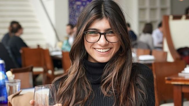 Eks Bintang Panas Mia Khalifa Ancam Bocorkan Foto Tanpa Busana Trump