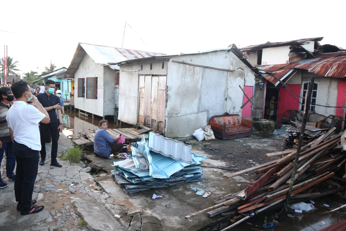 Ada Bantuan Material Bagi Rumah Warga Terdampak Puting Beliung