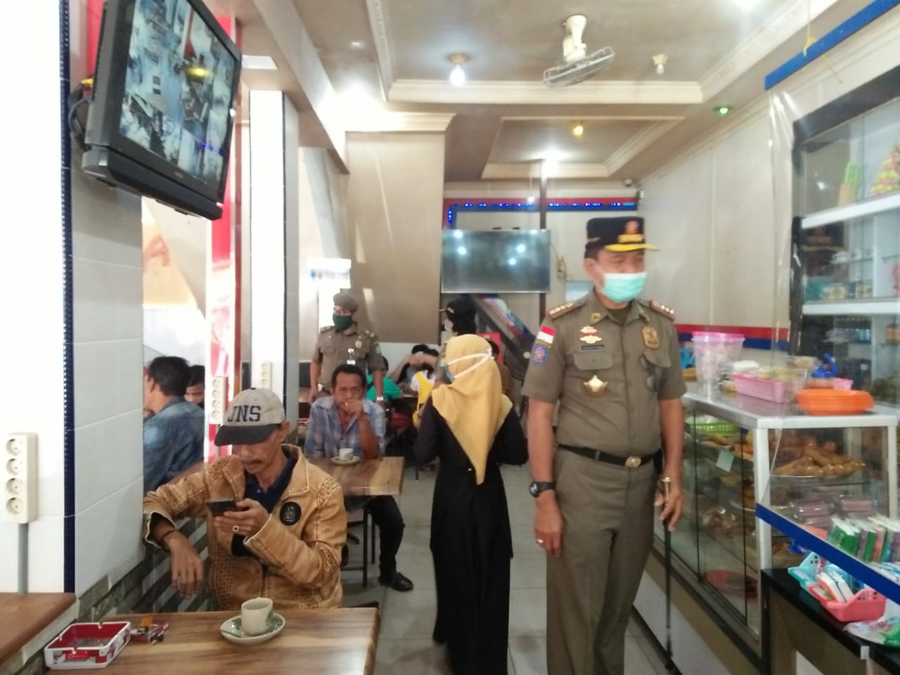 New Normal, Satpol PP Tetap Pantau Protokol Kesehatan di Warung Kopi