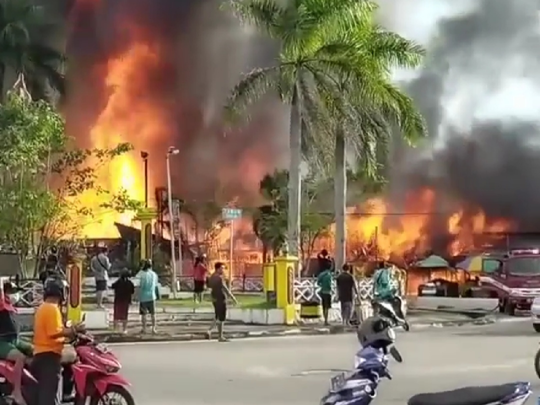 15 Ruko Hangus Terbakar di Kawasan Tugu BI Sintang