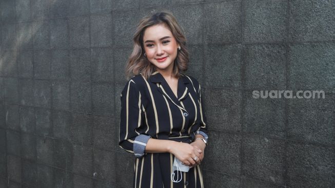 Unggah Foto di Kolam Renang, Kulit Eksotis Cita Citata Jadi Sorotan