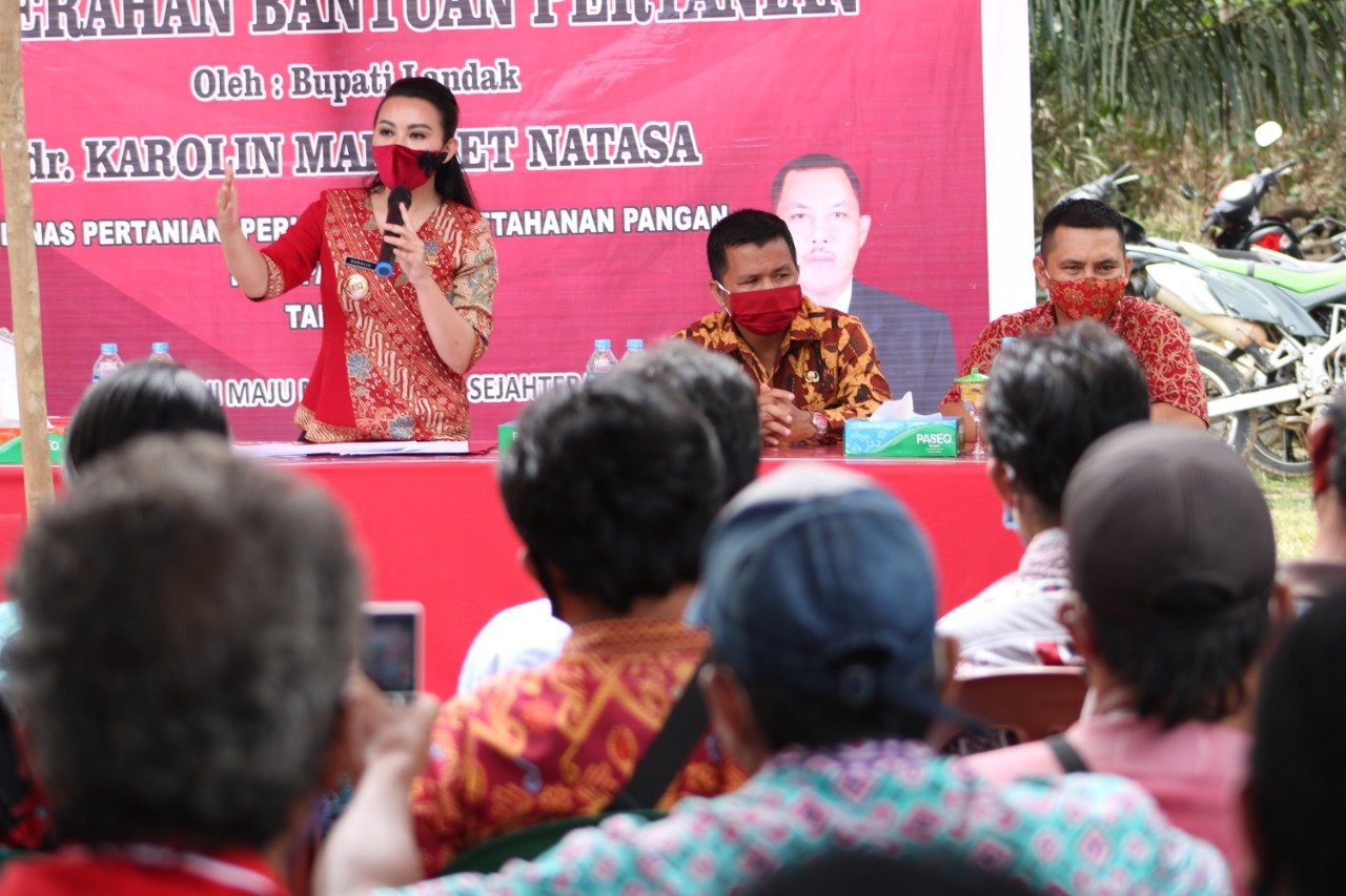 Giliran 9 Desa di Kecamatan Ngabang Terima Bantuan Bibit dan Alsintan