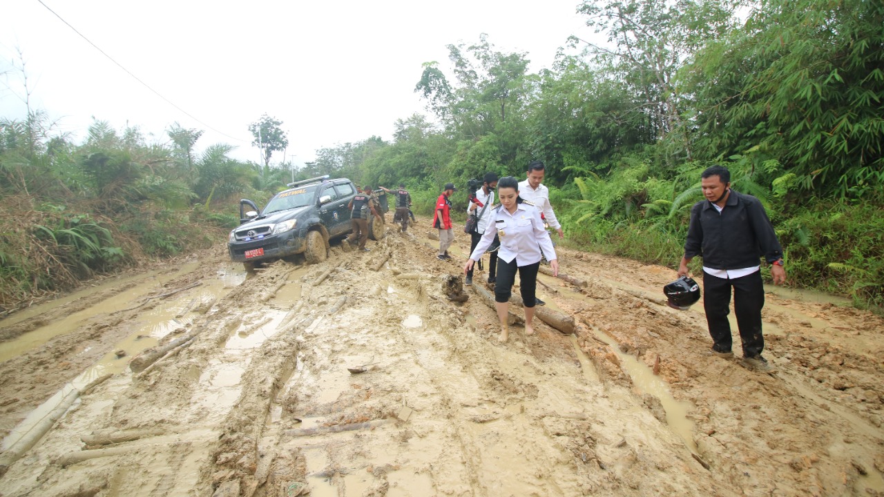 Akses Ruas jalan Ngabang – Desa Muun Tahun Ini Belum Diperbaiki