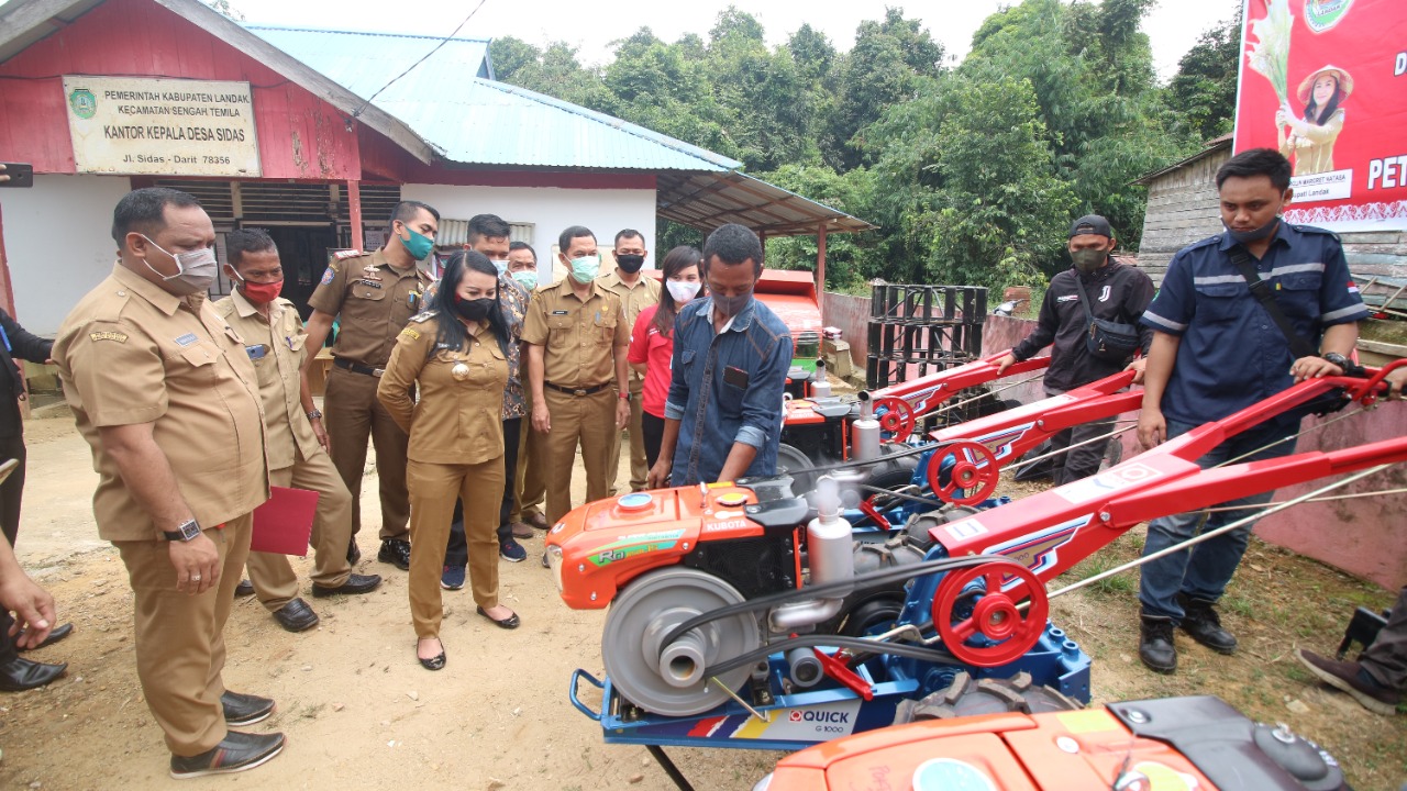 Kunker Ke Sengah Temila, Bupati Landak: Petani Harus Berkembang