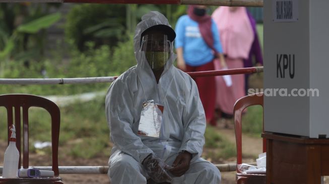 Jemput Suara Pasien Isolasi, Panitia Pilkada 2020 Bekerja Bertaruh Nyawa