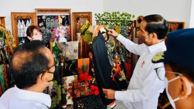 Gegara Jokowi, Jaket Bomber Buatan UMKM Lokal Terjual Habis