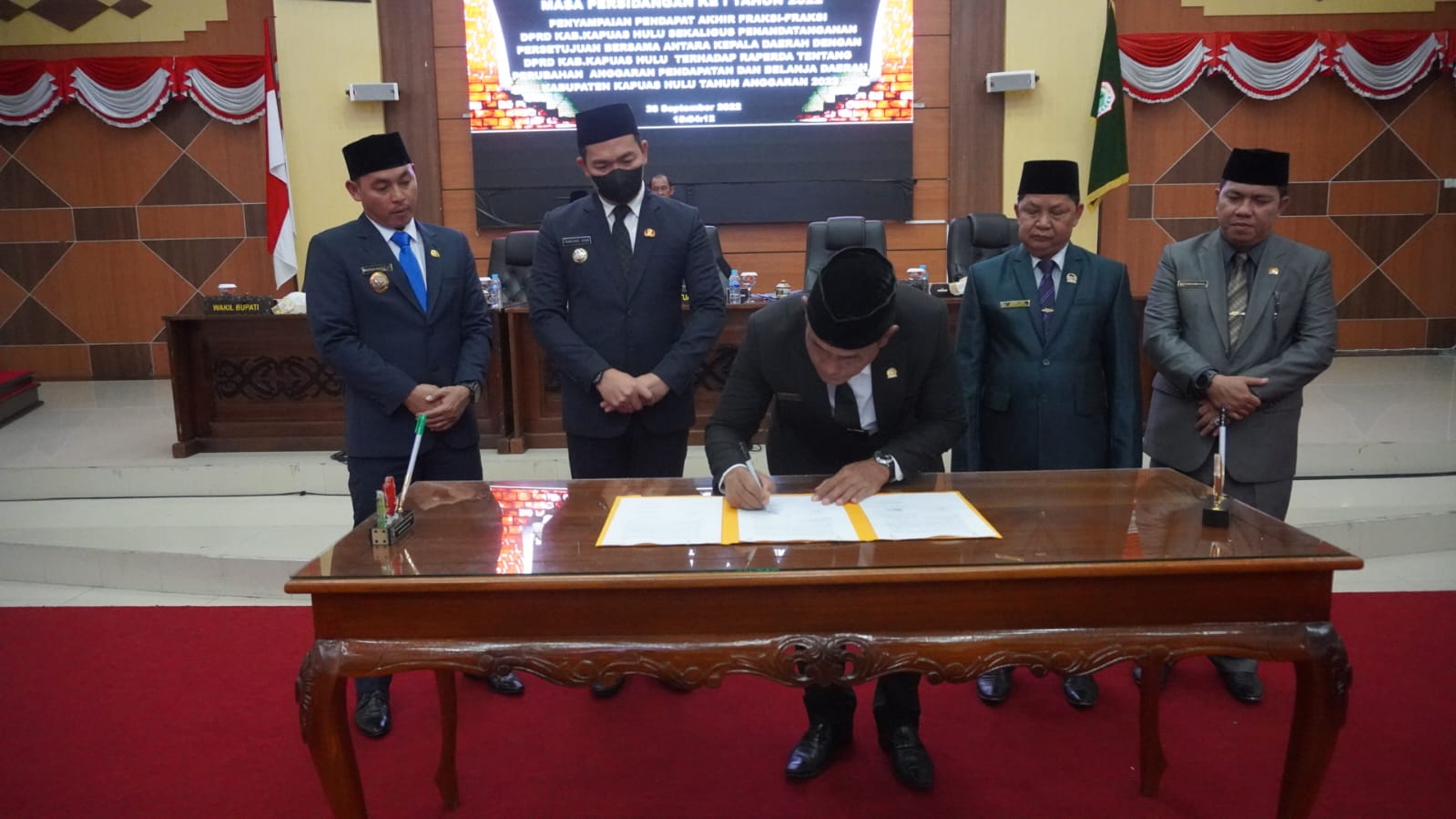 Eksekutif dan Legislatif Sahkan Perda APBD Perubahan Kapuas Hulu TA 2022