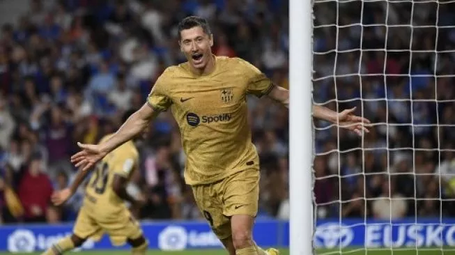 Lewandowski Cetak Brace, Barcelona Permak Sociedad 4-1
