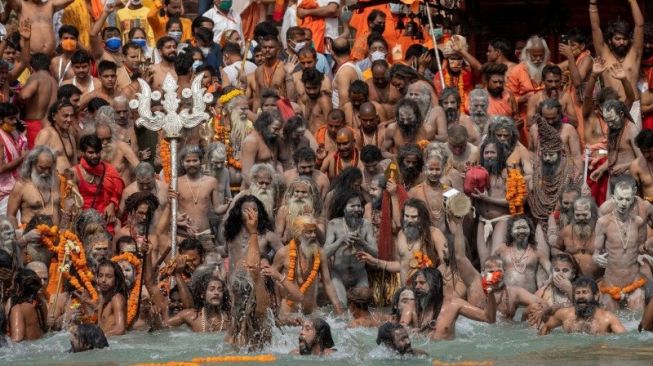 Airlangga Sebut Lonjakan Corona di India Mengkhawatirkan