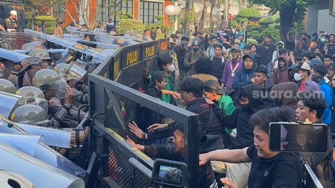 Polri Dihujani Kritik Tangkap Ratusan Demonstran Tolak RUU Pilkada