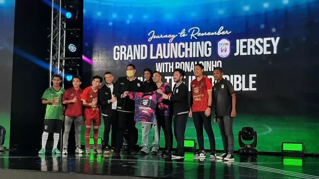 Ronaldinho Ramaikan Launching Jersey RANS Nusantara FC