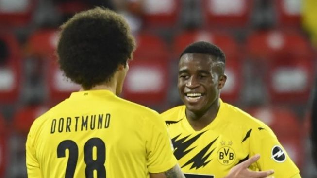 Borussia Dortmund Hajar 10 Pemain Hertha Berlin 2-0