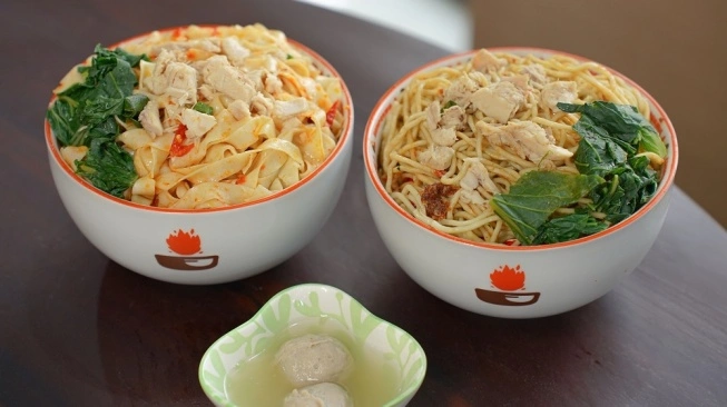 Bakmi Lokal Ini Tawarkan Topping Melimpah dan Beragam Sambal Nusantara