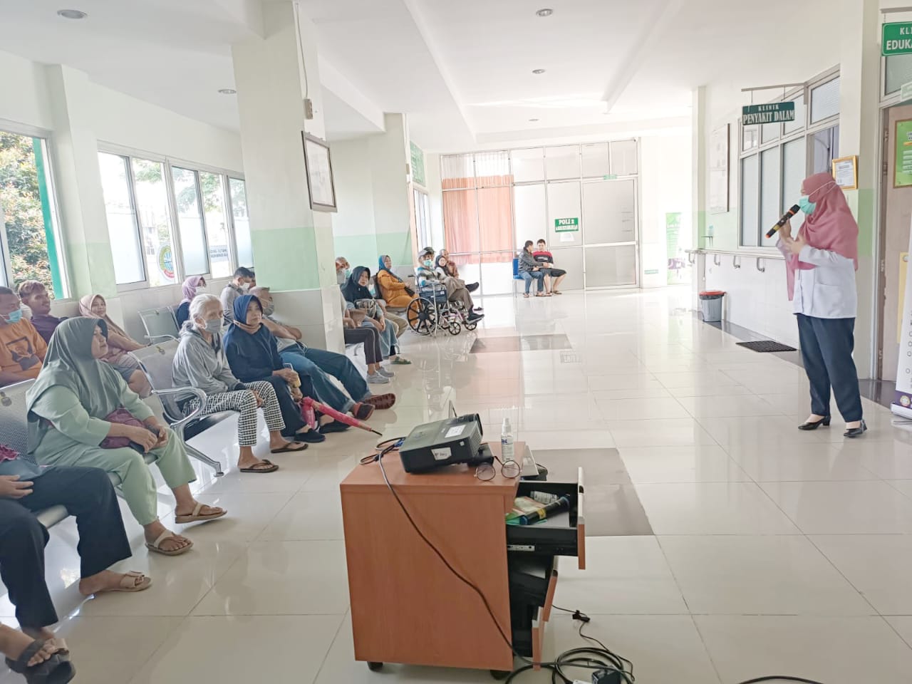 RSUD SSMA Kota Pontianak Edukasi Pengunjung Seputar Obat Maag