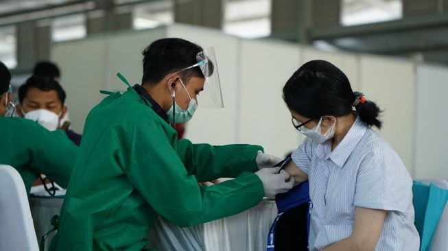 Ratusan Pekerja Terpapar Corona, Malaysia Tutup Pusat Vaksinasi