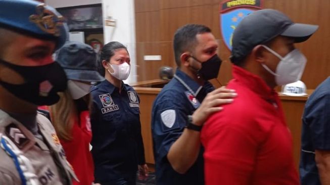 Perlakuan Polisi ke Ardi Bakrie dan Nia Ramadhani Dinilai Berlebihan