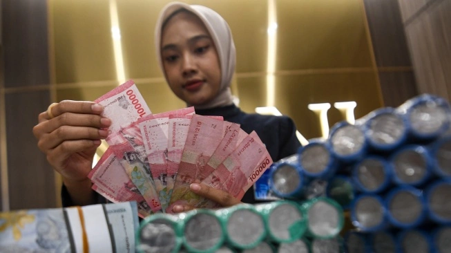 Rupiah Melemah ke Rp16.780 per Dolar AS, Pasar Tunggu Data Ekonomi
