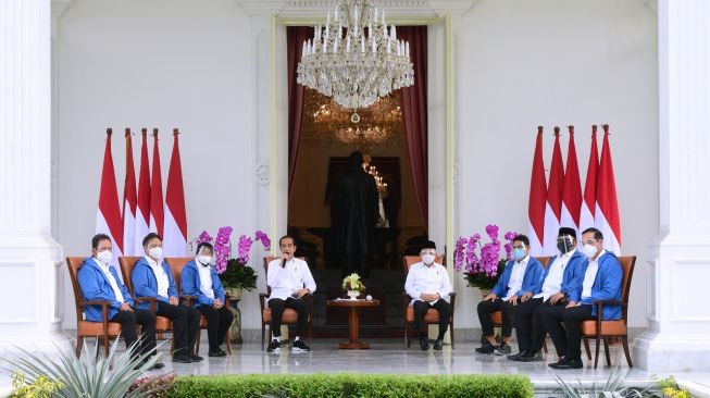 Jokowi Lantik Menteri dan Wamen Baru, Harga Emas Antam Justru Turun