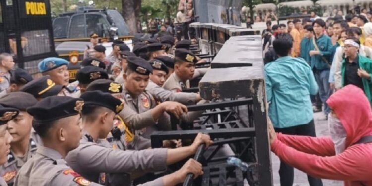 1.045 Personel Gabungan Amankan Aksi Unjuk Rasa di Gambir