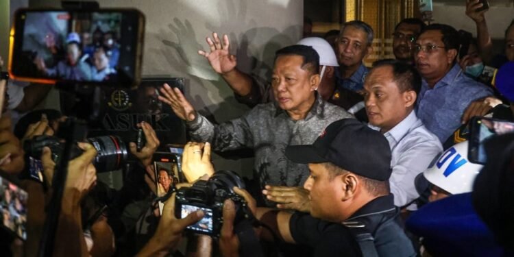 Febrie Adriansyah Terekam Pegang Kerah Saat Tiba di Rutan KPK, Apa Maknanya?