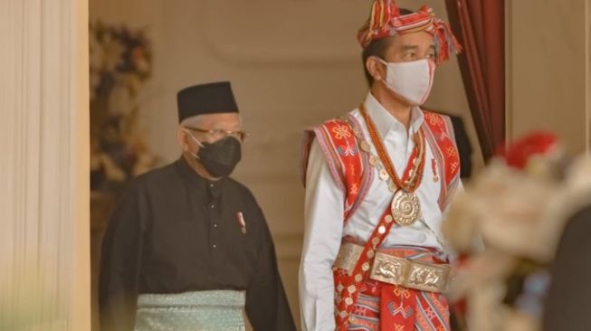 Menyimak Cerita Jokowi dan Ma’ruf Amin Soal Busana Adat yang Mereka Pakai