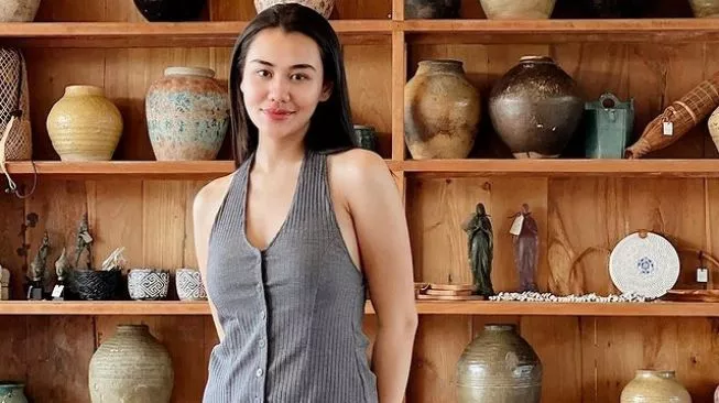 5 Ide OOTD Aaliyah Massaid Pakai Outfit Kemben dan Korset, Cute atau Seksi?