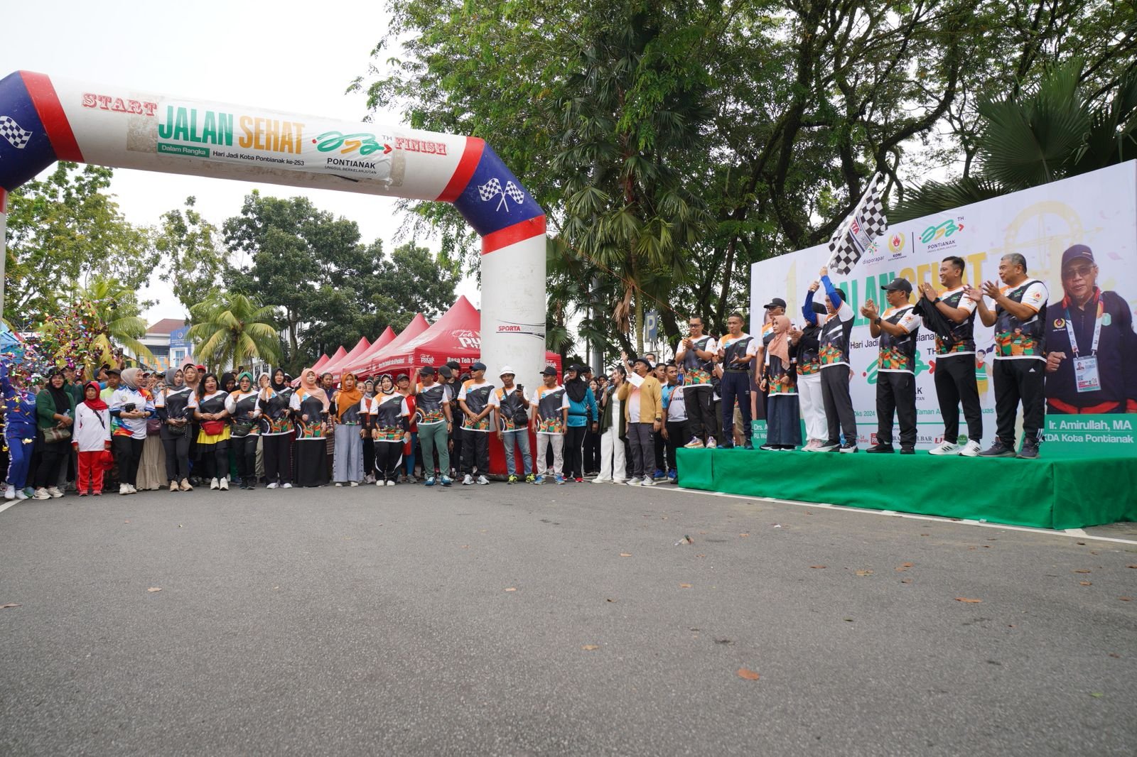Ribuan Peserta Ikut Jalan Sehat Semarak Hari Jadi ke-253 Pontianak