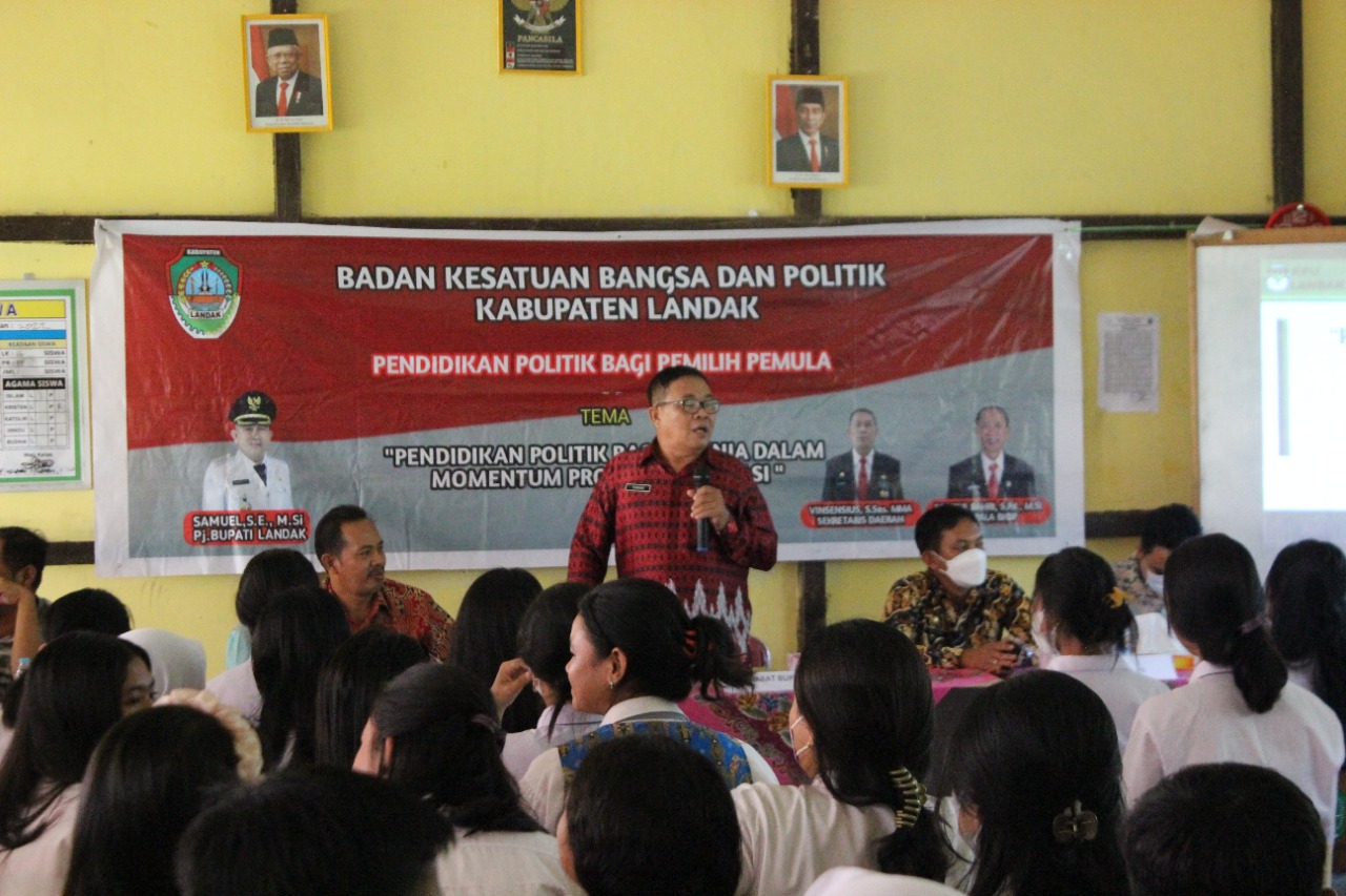 Pemkab Landak Edukasi Milenial Melek Politik Dalam Demokrasi