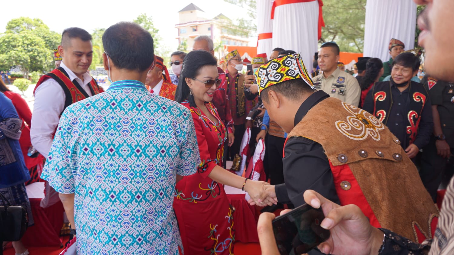 Karolin Apreasiasi 23 Tahun Kebersamaan Pemkab Landak Bersama Masyarakat