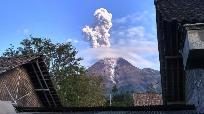 Jumat Sore, Gunung Merapi Dua Kali Luncurkan Awan Panas Sejauh 1,8 Km