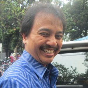 Eks Menteri Berinisial RS Kabur Usai Nabrak, Netizen: Roy Suryo?