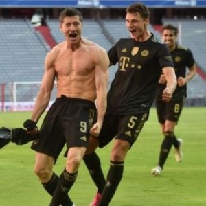 Bayern Tutup Musim Libas Augsburg 5-2, Lewandowski Patahkan Rekor Top Skor