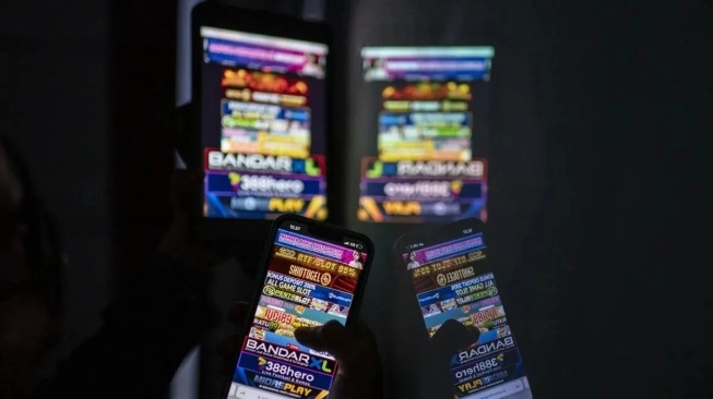 Capai 6.000, OJK Blokir Rekening Bank Buat Main Judi Online