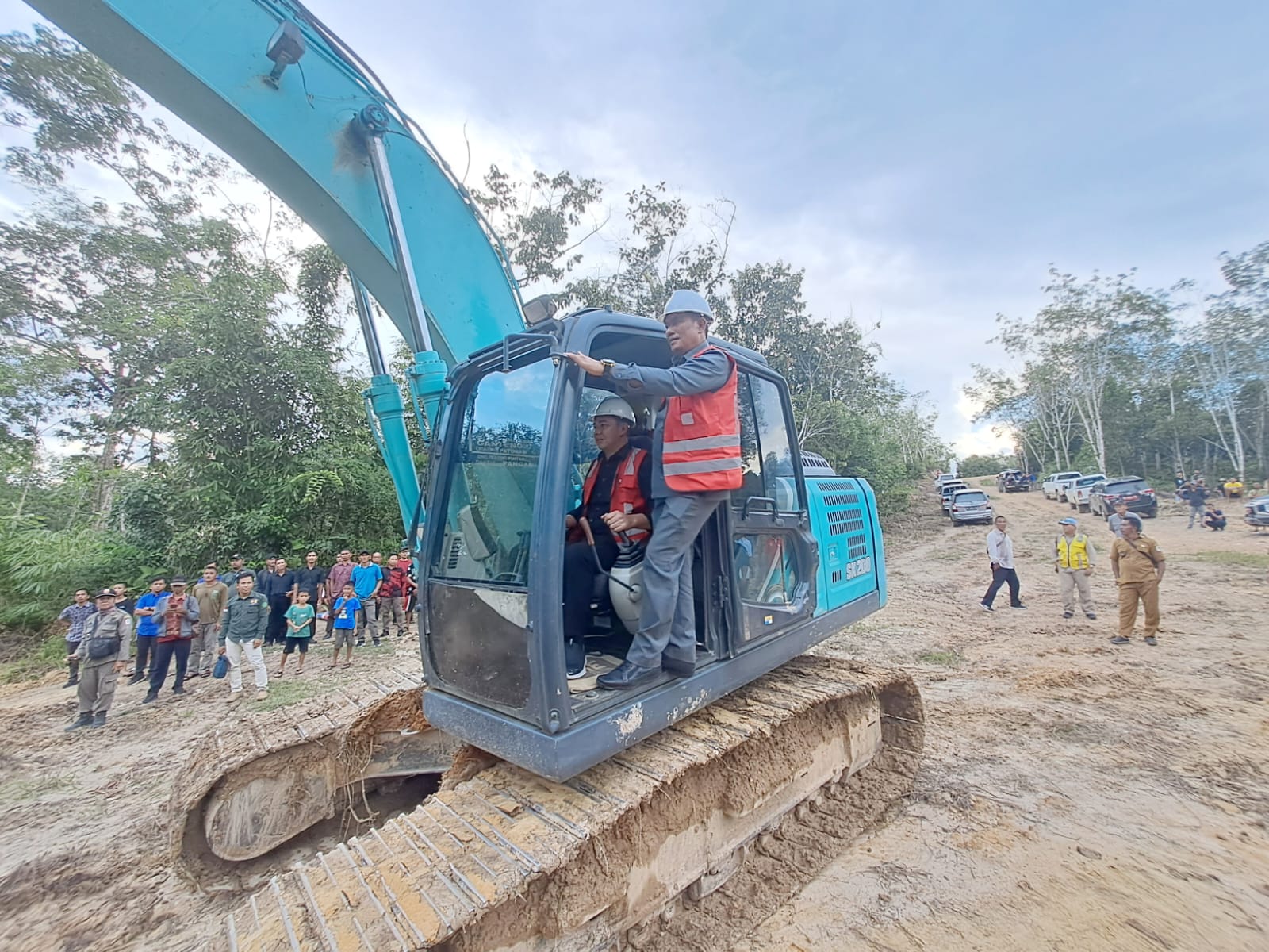 Bupati Sis Canangkan Peningkatan Jalan Seberu – Nanga Lungu Silat Hulu