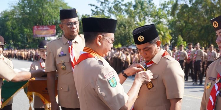 Wakil Wali Kota Pontianak Bahasan Raih Lencana Darma Bakti, Apresiasi Peran Pramuka