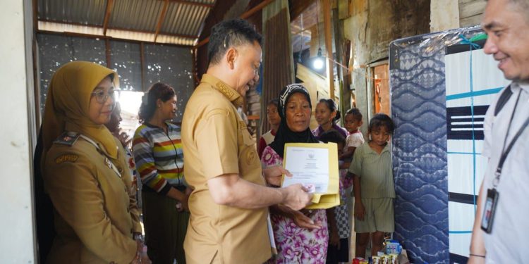 Wali Kota Pontianak Tinjau Bedah Rumah Warga Sungai Beliung