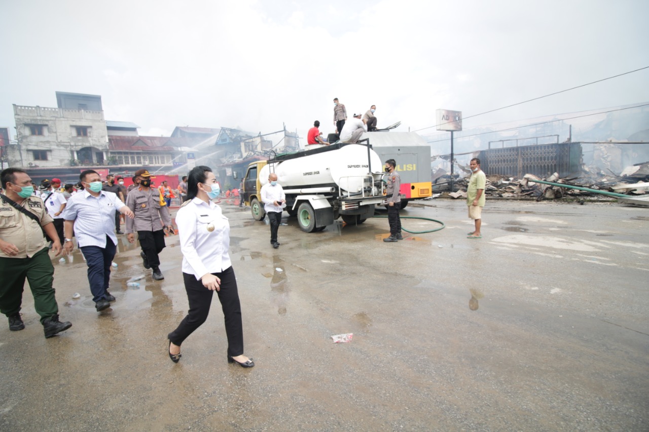 24 Ruko Pasar Dara Itam Ngabang Dilalap Api